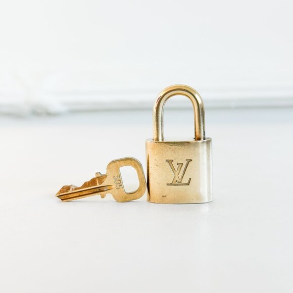 Louis Vuitton Padlock 305 - Picture 1 of 6